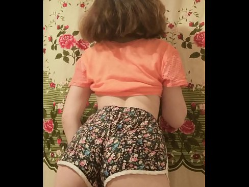 ❤️ Dhallaan yar oo sexy ah oo iska siibaysa surwaalka gaaban ee kamarada ❤️❌ annaga %so.pornovore.ru ️❤